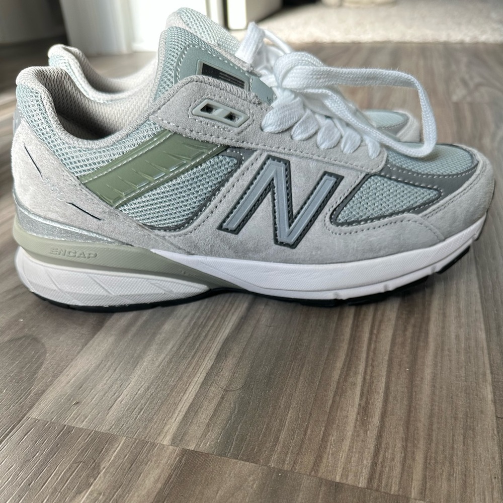 New Balance 990v5